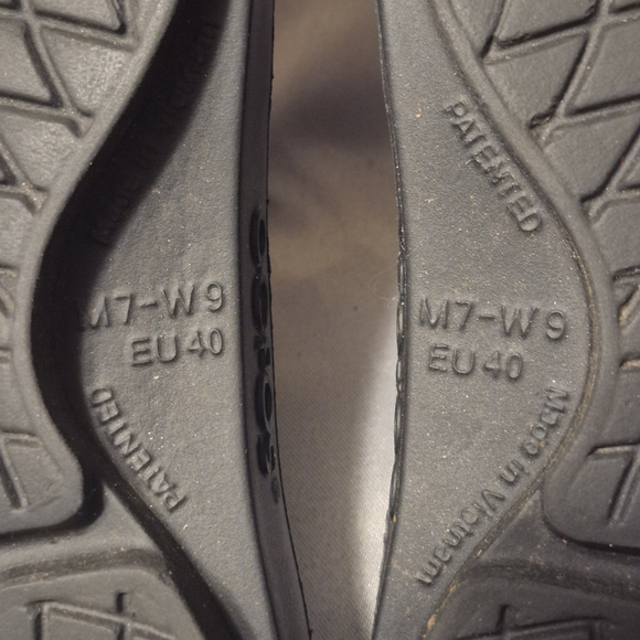 OOFOS Women's Size 9 Bronze Glitter Slip-On Clogs - Picture 8 of 10